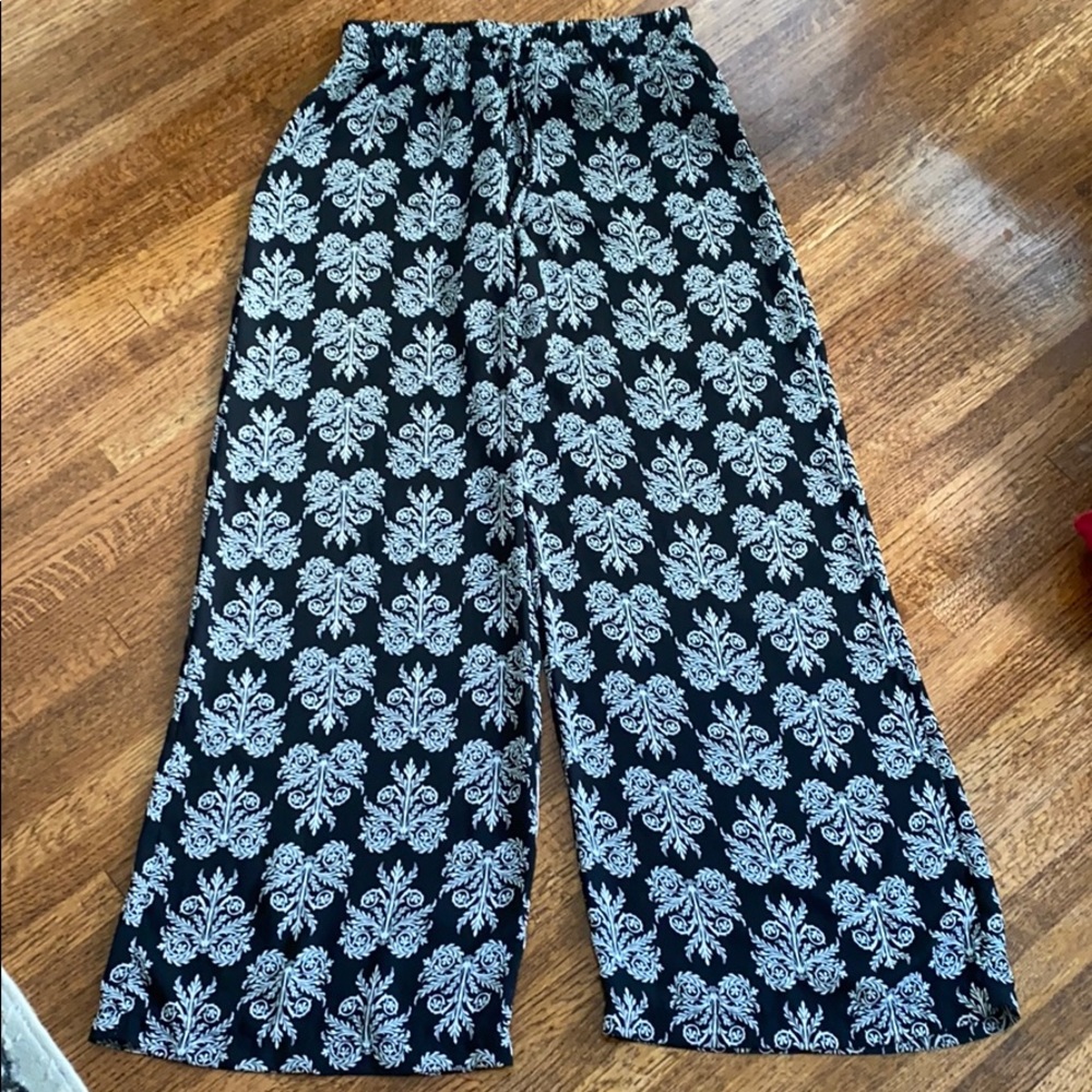 Flare black and white pants